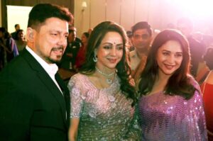 Hema Malini Instagram - Some warm moments with friends
Venue: @aurikamumbaiskycity 
Jewellery: @naredi_jewels 
Outfits: @houseofneetalulla 
Pics: @tajfotostudio 
@karan_gandhiok @pankajthewadhwa @sonal2501 
@imeshadeol @aapkadharam @ahana_deol_vohra @jayabachchn @ranimukherjeeeofficial @officialraveenatandon @anumalikmusic @amruta.fadnavis @tusshark89 @madhuridixitnene #rekha 

#75thbirthdaycelebration #birthday #celebration #event