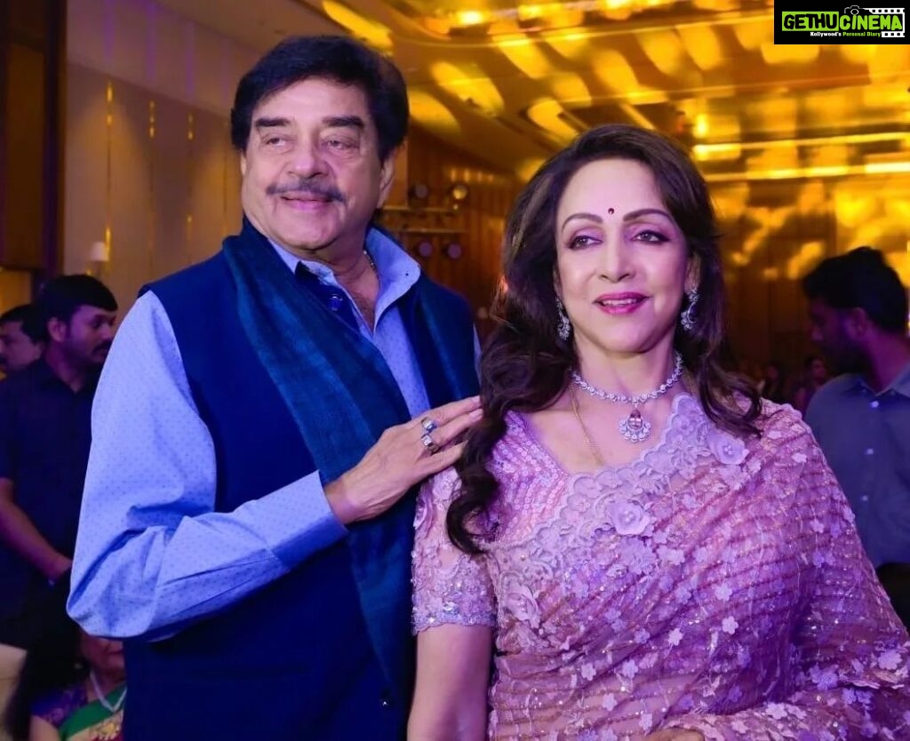 Hema Malini Instagram - 16/10/23 was indeed a diamond filled day in my life. Joined by friends, colleagues, family and my fans, the evening was memorable. Dharamji’s presence throughout the event was a blessing.All my esteemed guests responded to my invitation in spite of their busy schedules and their presence made me so happy. Here are some photos of the evening. Venue: @aurikamumbaiskycity Outfits: @houseofneetalulla Jewellery: @naredi_jewels Pics: @tajfotostudio @karan_gandhiok @pankajthewadhwa @sonal2501 @aapkadharam @imeshadeol @ahana_deol_vohra @anupampkher #jitendra @subhashghai1 @shatrughansinhaofficial @prasunjoshi1994 @meiyangchang #75thbirthdaycelebration #birthday #celebration #event