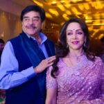 Hema Malini Instagram - 16/10/23 was indeed a diamond filled day in my life. Joined by friends, colleagues, family and my fans, the evening was memorable. Dharamji’s presence throughout the event was a blessing.All my esteemed guests responded to my invitation in spite of their busy schedules and their presence made me so happy. Here are some photos of the evening. Venue: @aurikamumbaiskycity Outfits: @houseofneetalulla Jewellery: @naredi_jewels Pics: @tajfotostudio @karan_gandhiok @pankajthewadhwa @sonal2501 @aapkadharam @imeshadeol @ahana_deol_vohra @anupampkher #jitendra @subhashghai1 @shatrughansinhaofficial @prasunjoshi1994 @meiyangchang #75thbirthdaycelebration #birthday #celebration #event