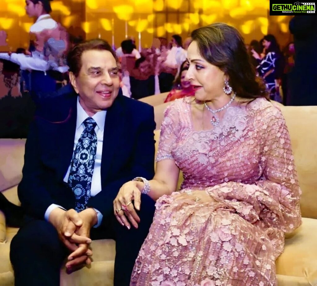 Hema Malini Instagram - 16/10/23 was indeed a diamond filled day in my life. Joined by friends, colleagues, family and my fans, the evening was memorable. Dharamji’s presence throughout the event was a blessing.All my esteemed guests responded to my invitation in spite of their busy schedules and their presence made me so happy. Here are some photos of the evening. Venue: @aurikamumbaiskycity Outfits: @houseofneetalulla Jewellery: @naredi_jewels Pics: @tajfotostudio @karan_gandhiok @pankajthewadhwa @sonal2501 @aapkadharam @imeshadeol @ahana_deol_vohra @anupampkher #jitendra @subhashghai1 @shatrughansinhaofficial @prasunjoshi1994 @meiyangchang #75thbirthdaycelebration #birthday #celebration #event