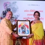 Hema Malini Instagram - I had a birthday get together in Mathura - lunch with the sadhus and sants of the many ashrams and temples there and received their blessings🙏Some photos of the event. #mathura #birthday #celebration