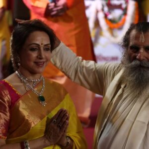 Hema Malini Instagram - I had a birthday get together in Mathura - lunch with the sadhus and sants of the many ashrams and temples there and received their blessings🙏Some photos of the event.

#mathura #birthday #celebration