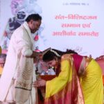 Hema Malini Instagram - I had a birthday get together in Mathura - lunch with the sadhus and sants of the many ashrams and temples there and received their blessings🙏Some photos of the event. #mathura #birthday #celebration
