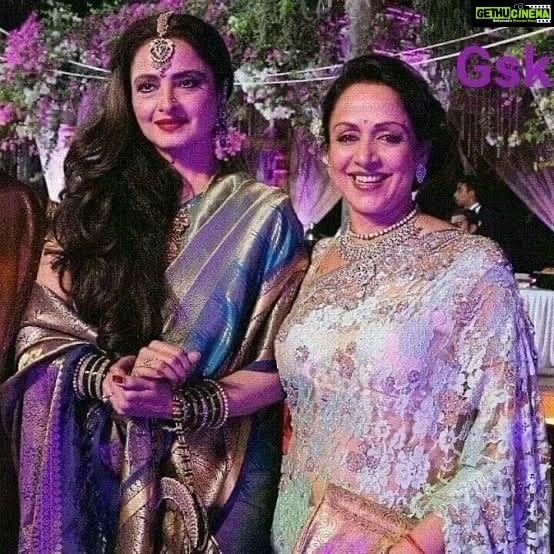 Hema Malini Instagram - It is a very special day, a very khaas day for me - my dear friend of so many years, Rekha’s birthday today. Time to celebrate this gorgeous, beautiful, evergreen lady’s birthday, though for her, time has stood still and she never ages❤️I wish you all the best that life has to offer, my dear friend, and may God bless you forever🙏All my love. #happybirthday #rekha #birthdaywishes