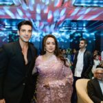 Hema Malini Instagram - Some warm moments with friends Venue: @aurikamumbaiskycity Jewellery: @naredi_jewels Outfits: @houseofneetalulla Pics: @tajfotostudio @karan_gandhiok @pankajthewadhwa @sonal2501 @imeshadeol @aapkadharam @ahana_deol_vohra @jayabachchn @ranimukherjeeeofficial @officialraveenatandon @anumalikmusic @amruta.fadnavis @tusshark89 @madhuridixitnene #rekha #75thbirthdaycelebration #birthday #celebration #event