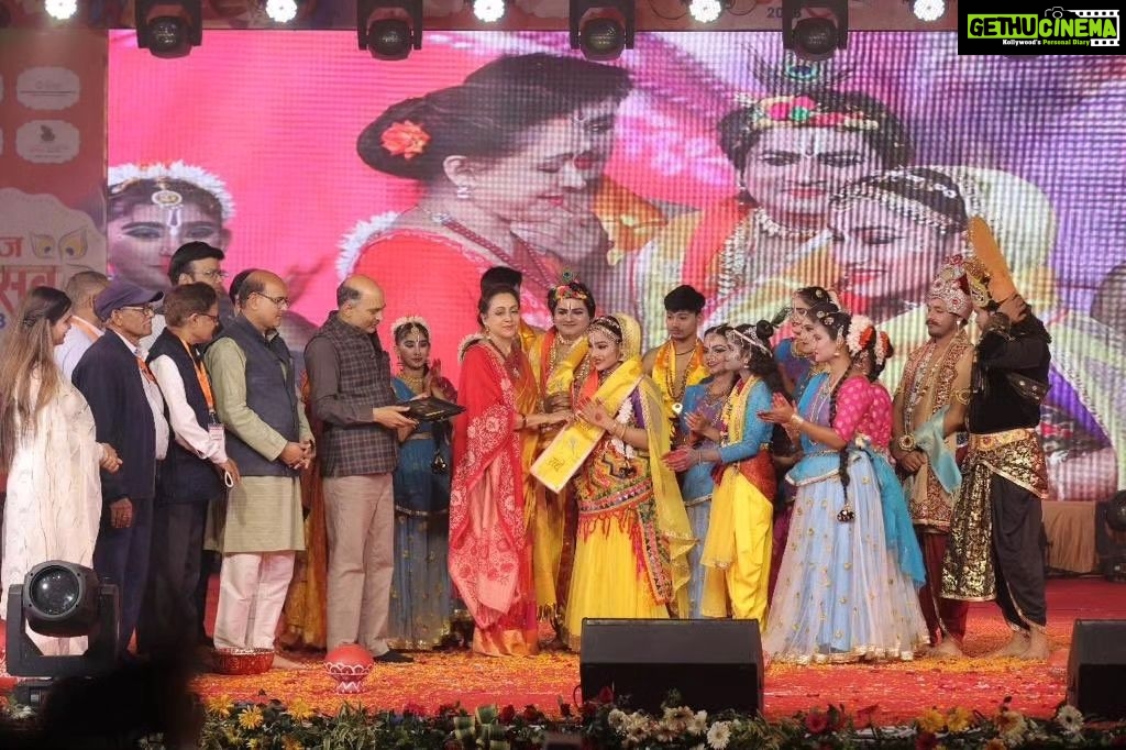 Hema Malini Instagram - Some photos from the festival - a group from Lucknow performed beautifully ‘Murlidhar Gopal’ to a full audience. #brajrajutsav #braj