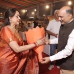 Hema Malini Instagram - मा. सांसद #मथुरा श्रीमती हेमा मालिनी जी द्वारा #ब्रज_रज_उत्सव 2023 का उद्घाटनl ब्रज के सांस्कृतिक विरासत के संरक्षण और प्रचार-प्रसार के साथ-साथ सामाजिक एकता व सरमरसता का संदेश देने वाला यह 'ब्रज रज उत्सव' दुनिया में अनुपम है,अद्वितीय हैl @brajteerth @bjp4mathura @dreamgirlhemamalini