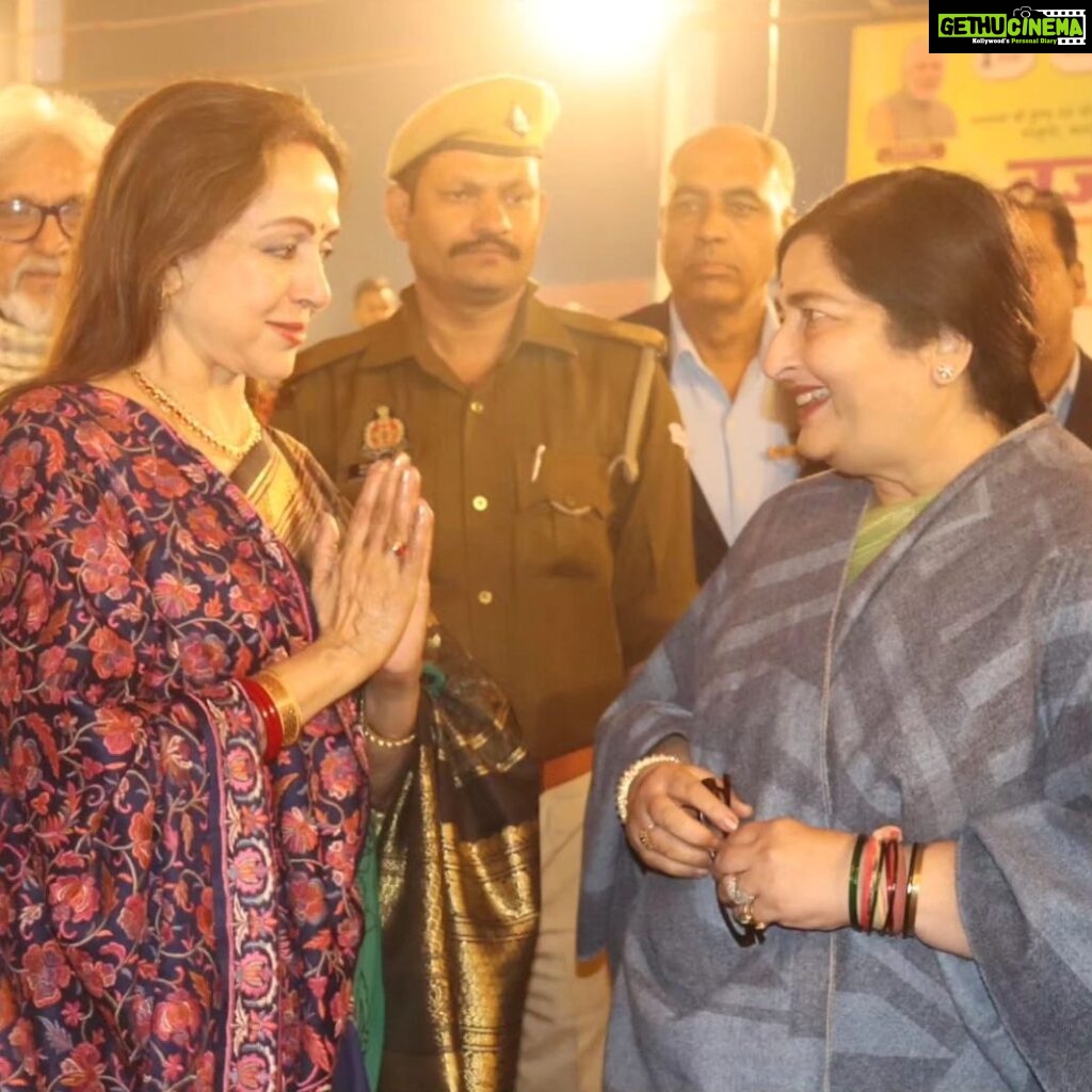 Hema Malini Instagram - At the Utsav yday. Lilting bhajans beautifully and soulfully rendered by Anuradha Paudwal. The public enjoying the varieties offered in the festival - the exclusive shops, the lovely sculptures kept for sale, the excellent food shops offering huge variety of yummy eats - name it, the mela has them all! People thronging from nearby Delhi, Agra, Lucknow etc to partake in this 10 day festival of art and culture. Mathura welcomes you all🙏 #brajrajutsav #anuradhapaudwal #braj