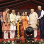 Hema Malini Instagram - मा. सांसद #मथुरा श्रीमती हेमा मालिनी जी द्वारा #ब्रज_रज_उत्सव 2023 का उद्घाटनl ब्रज के सांस्कृतिक विरासत के संरक्षण और प्रचार-प्रसार के साथ-साथ सामाजिक एकता व सरमरसता का संदेश देने वाला यह 'ब्रज रज उत्सव' दुनिया में अनुपम है,अद्वितीय हैl @brajteerth @bjp4mathura @dreamgirlhemamalini
