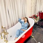 Hiba Nawab Instagram - When your bathtub looks incredibly Instagram worthy😉