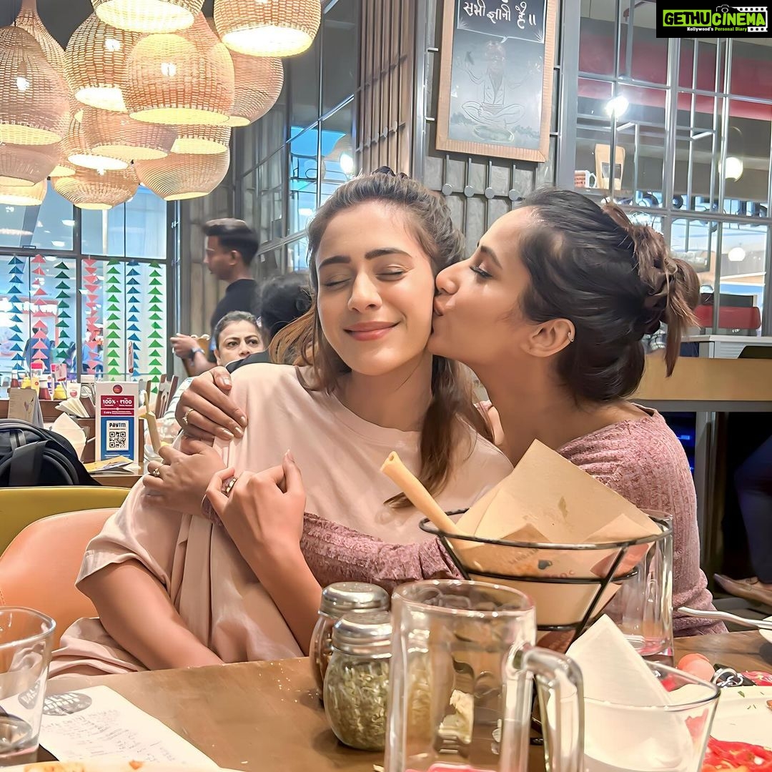 Hiba Nawab Instagram - You have no idea how proud I am of you. ❤️ All the best for your new show baby. I love you❤️ @hibanawab