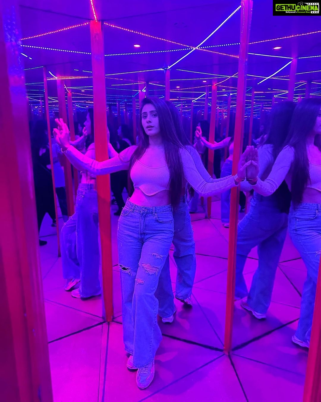 Hiba Nawab Instagram - Lost in a world of mirrors and magic 🪄 Mumbai, Maharashtra