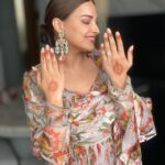 Himanshi Khurana Instagram - 👩🏻‍🦱