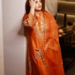 Himanshi Khurana Instagram - Outfit @floral.crush 🍔
