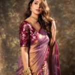 Hina Khan Instagram - Drenched in tradition 💜 Timeless beauty in every drape of saree.. . Saree @houseofurrmi Jewellery @karishma.joolry @motifsbysurabhididwania Styled by @kansalsunakshi MUAH @sachinmakeupartist1 @siddhi_hairstylist 📸 @kakali_das_photography #foreversareegirl #sareelove