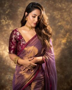 Hina Khan Instagram - Drenched in tradition 💜 
Timeless beauty in every drape of saree.. 
.

Saree @houseofurrmi
Jewellery @karishma.joolry @motifsbysurabhididwania
Styled by @kansalsunakshi
MUAH @sachinmakeupartist1 @siddhi_hairstylist 
📸 @kakali_das_photography 

#foreversareegirl #sareelove