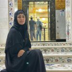 Hina Khan Instagram - Offered FAJR namaz at Hazrat Makhdoom Shah Baba Dargah Mahim.. I have always always felt so peaceful in every dargah I have visited in my life.. Thanks to my NANI, she used take me along with her to every dargah possible in Srinagar when I was little..she used to spend hours there and buy us masal tchot and nadir monj (Kashmiri snack) It kind of stayed with me..May Allah grant her highest rank in jannah 🤲 Miss you 😊 You know for me the best part is the fragrance of the dargah..it fills every corner of your being.. May Allah answer our prayers (Ameen) Jumma Mubarak.. #HeavenOfPeace #SpiritsLifted #serene