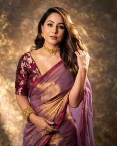 Hina Khan Instagram - Drenched in tradition 💜 
Timeless beauty in every drape of saree.. 
.

Saree @houseofurrmi
Jewellery @karishma.joolry @motifsbysurabhididwania
Styled by @kansalsunakshi
MUAH @sachinmakeupartist1 @siddhi_hairstylist 
📸 @kakali_das_photography 

#foreversareegirl #sareelove
