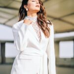 Hina Khan Instagram - They say - Grow through what you go through.. 🤍 Outfit @boutiquobysaachi Jewels @azotiique Styled by @stylebysaachivj MUAH @sachinmakeupartist1 @siddhi_hairstylist 📸 @picturestory_om