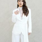 Hina Khan Instagram - They say - Grow through what you go through.. 🤍 Outfit @boutiquobysaachi Jewels @azotiique Styled by @stylebysaachivj MUAH @sachinmakeupartist1 @siddhi_hairstylist 📸 @picturestory_om
