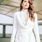 Hina Khan Instagram - They say - Grow through what you go through.. 🤍 Outfit @boutiquobysaachi Jewels @azotiique Styled by @stylebysaachivj MUAH @sachinmakeupartist1 @siddhi_hairstylist 📸 @picturestory_om