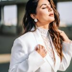 Hina Khan Instagram - They say - Grow through what you go through.. 🤍 Outfit @boutiquobysaachi Jewels @azotiique Styled by @stylebysaachivj MUAH @sachinmakeupartist1 @siddhi_hairstylist 📸 @picturestory_om