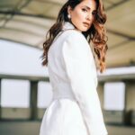 Hina Khan Instagram - They say - Grow through what you go through.. 🤍 Outfit @boutiquobysaachi Jewels @azotiique Styled by @stylebysaachivj MUAH @sachinmakeupartist1 @siddhi_hairstylist 📸 @picturestory_om
