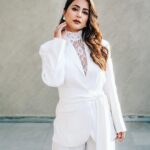 Hina Khan Instagram - They say - Grow through what you go through.. 🤍 Outfit @boutiquobysaachi Jewels @azotiique Styled by @stylebysaachivj MUAH @sachinmakeupartist1 @siddhi_hairstylist 📸 @picturestory_om