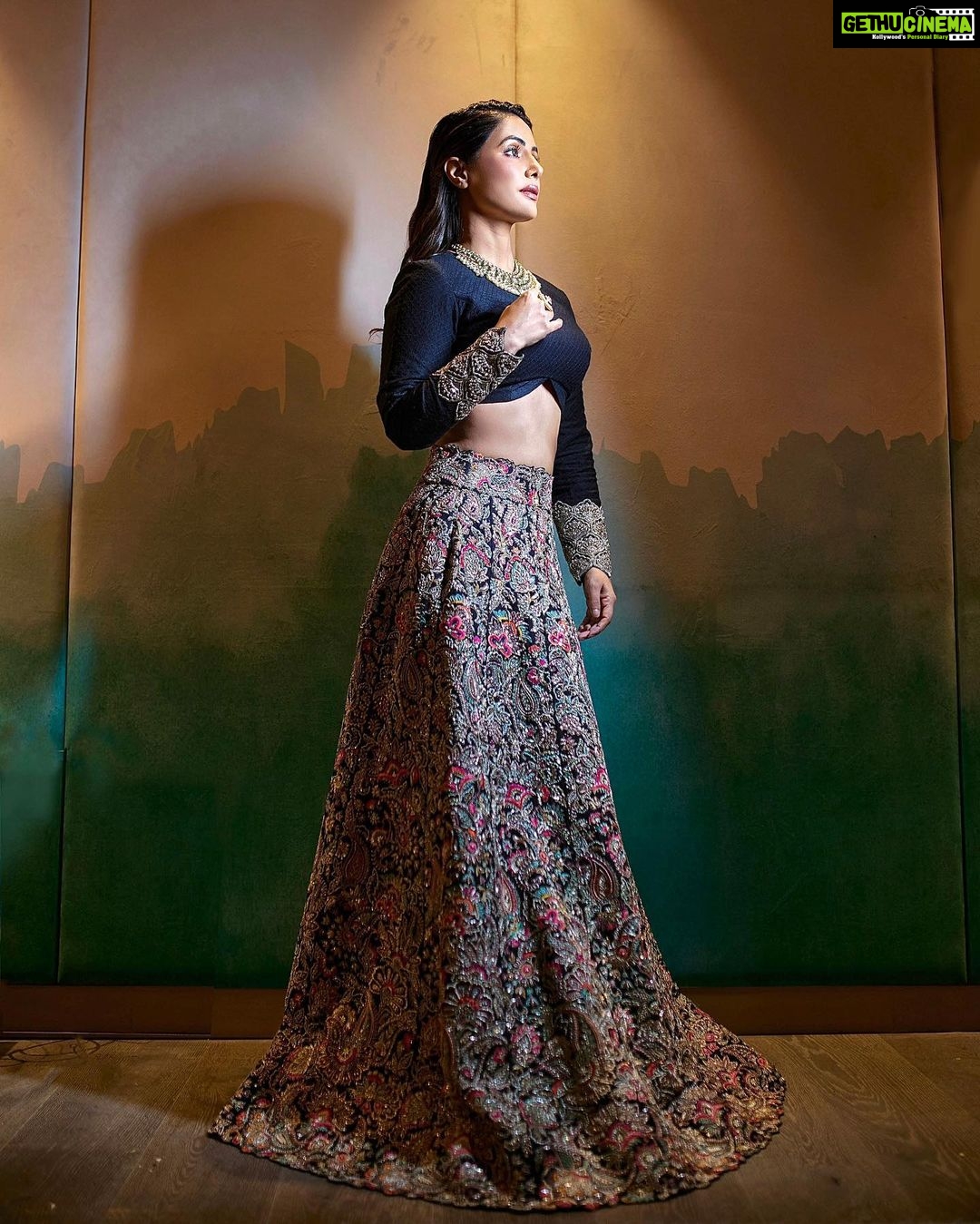 Hina Khan Instagram - And the GOOD alone wins.. Shubho Bijoya Dashami and Happy Dussehra.. #goodoverevil Outfit @mrunalinirao Jewels @razwada.jewels @amigos.rizwan MUAH @shab_qureshi786 @umeshkolambekar 📸 @Visarg_samaiya