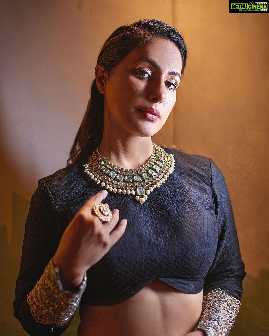Hina Khan Instagram - And the GOOD alone wins.. Shubho Bijoya Dashami and Happy Dussehra.. #goodoverevil Outfit @mrunalinirao Jewels @razwada.jewels @amigos.rizwan MUAH @shab_qureshi786 @umeshkolambekar 📸 @Visarg_samaiya
