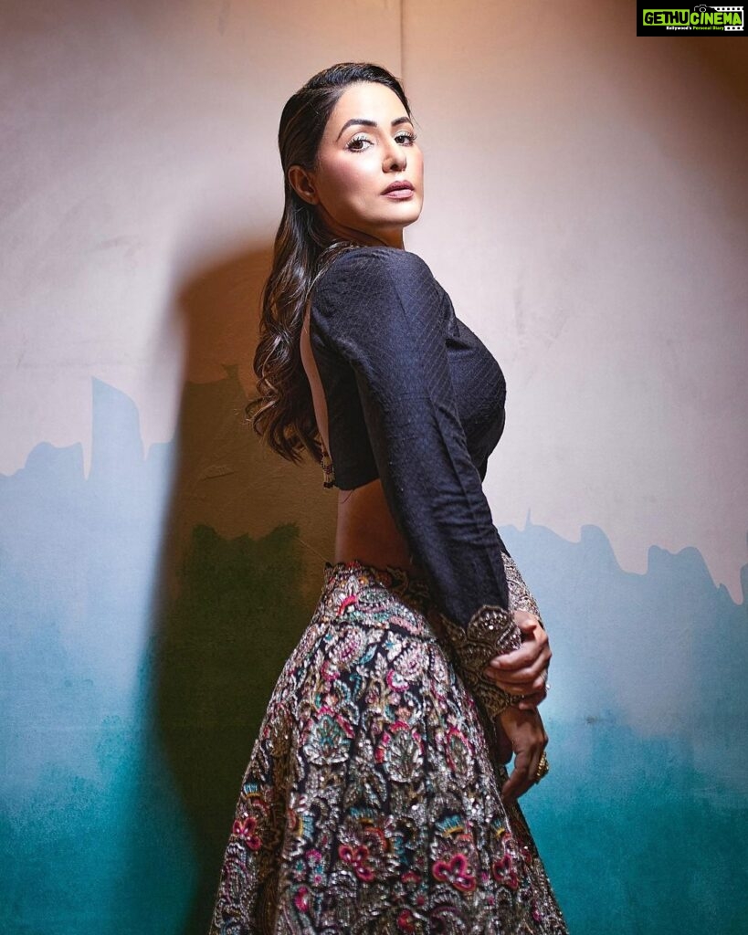 Hina Khan Instagram - And the GOOD alone wins.. Shubho Bijoya Dashami and Happy Dussehra.. #goodoverevil Outfit @mrunalinirao Jewels @razwada.jewels @amigos.rizwan MUAH @shab_qureshi786 @umeshkolambekar 📸 @Visarg_samaiya