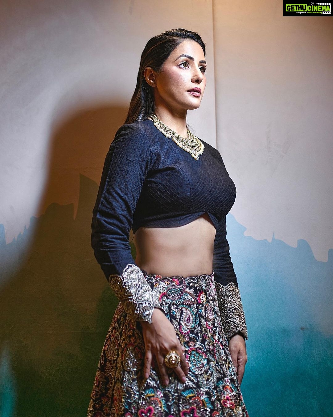 Hina Khan Instagram - And the GOOD alone wins.. Shubho Bijoya Dashami and Happy Dussehra.. #goodoverevil Outfit @mrunalinirao Jewels @razwada.jewels @amigos.rizwan MUAH @shab_qureshi786 @umeshkolambekar 📸 @Visarg_samaiya