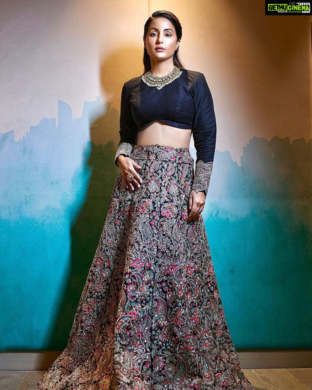 Hina Khan Instagram - And the GOOD alone wins.. Shubho Bijoya Dashami and Happy Dussehra.. #goodoverevil Outfit @mrunalinirao Jewels @razwada.jewels @amigos.rizwan MUAH @shab_qureshi786 @umeshkolambekar 📸 @Visarg_samaiya