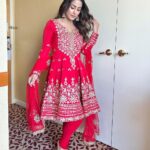 Hina Khan Instagram - ❤️