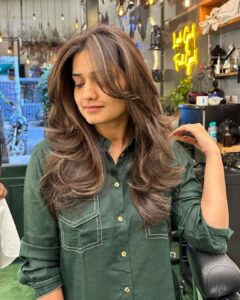 Hruta Durgule Instagram - Living my life in Color 😁🌸
#new #haircolor #grateful #blessed #hrutadurgule #explore