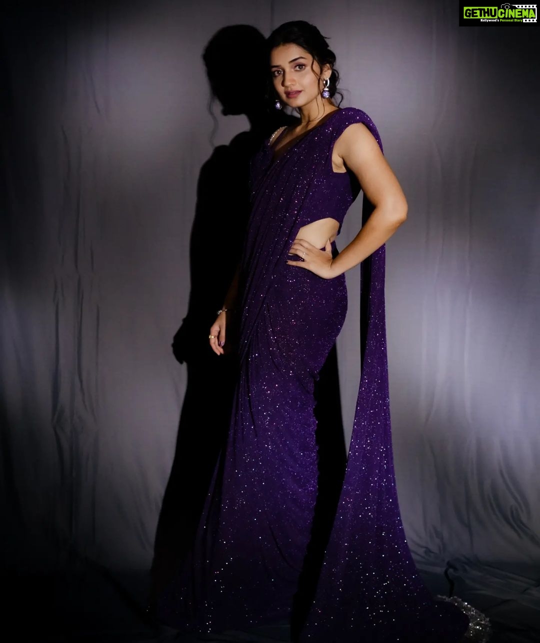 Hruta Durgule - 195.3K Likes - It was a mauvy affair last night!💜✨
My heartfelt gratitude to @sakalmedia for honoring Ananya with the Best Actress Critics Award. Truly humbled.. ❤️
Congratulations to @officialjiostudios on their fantastic line-up... It was a pleasure to be a part of such an amazing event. Thank you @saneness_ for inviting us..
#hrutadurgule #sakalpremierawards #jio #mauvy #glam