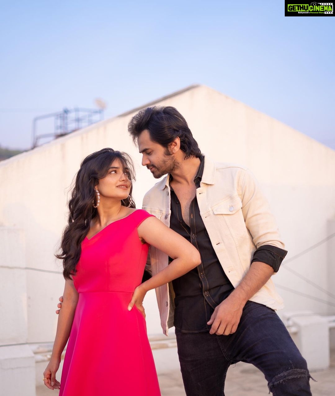 Hruta Durgule Instagram - Always wanted someone to look at me in a way that felt as if those eyes could only seek the magic of 'forever' ❤️🤞🧿 Thank you P 🤗 #blessed #grateful #mine #couple 📷 by @ganesh_theshutterkey ✨