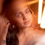 Hruta Durgule Instagram - First Filmfare!! 🖤 Wearing @amadicoutureofficial Jewellery by @the_jewel_gallery Footwear @eridani.in Styled by @shalmalee_t Assisted @sayalisunil_ & @sneha_n15 Make up @madhuradeokute Pictures @ganesh_theshutterkey #hrutadurgule #filmfare #blacklady #awardnight