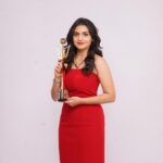 Hruta Durgule Instagram - Welcome to the movies : they said It will be tough : they said Firsts are always special: they said And here i am standing in all my glory proving everything and everyone right !! Everyone: who believed in me .. trusted me … helped me and entrusted me with a responsibility that i could only dream of 😇 Today the child in me passed with flying colors: Zee Chitra Gaurav 2023 Best Actress for ANANYA❤️ #grateful #ananyathefilm #happy #blessed #zeechitragaurav2023 #bestactress #filmcategory