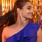Hruta Durgule Instagram - ✨ Celebrating 10!!! ✨ Grateful for all the love...❤️ Outfit- @coverstoryfsl Styled by- @shalmalee_t Assisted by: @sneha_n15 Makeup: @madhuradeokute Hair: @sonali20_official | @vedika_gedam_ Pictures: @sarrikaaaaaa #HrutaDurgule #10years #movies #television #drama