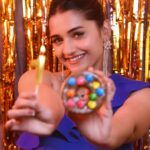 Hruta Durgule Instagram - ✨ Celebrating 10!!! ✨ Grateful for all the love...❤️ Outfit- @coverstoryfsl Styled by- @shalmalee_t Assisted by: @sneha_n15 Makeup: @madhuradeokute Hair: @sonali20_official | @vedika_gedam_ Pictures: @sarrikaaaaaa #HrutaDurgule #10years #movies #television #drama Mumbai, Maharashtra