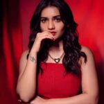 Hruta Durgule Instagram - Summer days call for a fiery red dress 🔥❤️ Styled by: @shalmalee_t Assisted by @sneha_n15 Makeup: @madhuradeokute Hair: @devendra.pushpa Pictures by: @trilogy_works @retouch_sneha #hrutadurgule #Circuitt #promotions #red #colorsmarathiawards