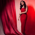 Hruta Durgule Instagram – Summer days call for a fiery red dress 🔥❤️

Styled by: @shalmalee_t
Assisted by @sneha_n15
Makeup: @madhuradeokute
Hair: @devendra.pushpa
Pictures by: @trilogy_works @retouch_sneha 

#hrutadurgule #Circuitt #promotions #red #colorsmarathiawards