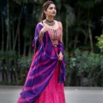 Hruta Durgule Instagram - On brighter side of things! 🩷💜 Styled by @shalmalee_t Outfit by @hastkalaofficial Hair by @hairandmakeupbyradhe Photos by @saneshashank #hrutadurgule #navratrifeels