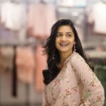 Hruta Durgule Instagram - Just a happy happy day ! ❤️✨ #stayhappy #grateful #blessed #shootday #brandshoot #globusfashion