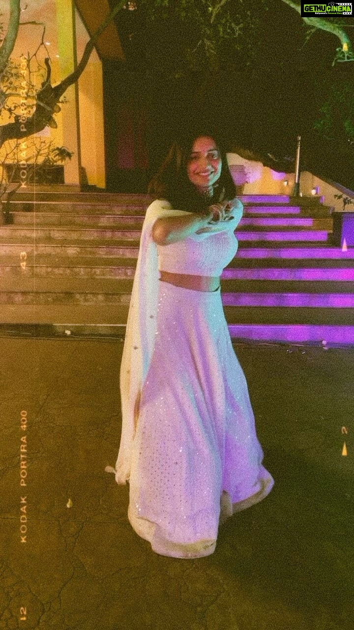 Hruta Durgule - 244K Likes - When they say wedding ,
All i hear is Dance ! ✨
🎥 by @prateekshah1 ❤️
#justforfun #dancingreel