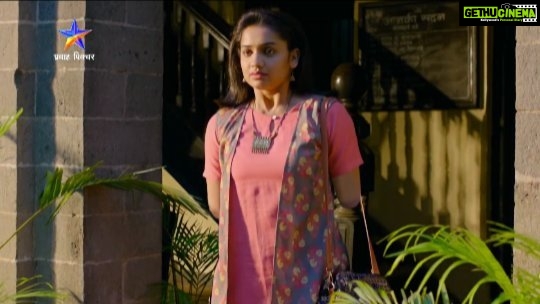 Hruta Durgule Instagram - 'शक्य आहे, तुम्ही जे ठरवाल ते शक्य आहे'... वर्ल्ड टेलिव्हिजन प्रीमियर, 'अनन्या' रविवार १२ फेब्रुवारी दु. १:०० वा. प्रवाह पिक्चरवर... #Ananya #अनन्या #PravahPicture #प्रवाहपिक्चर @hruta12 @ameyzone @everestentertainment @ravijadhavofficial @meghana_jadhav @satishjambe2185 @suvratjoshi @chetanchitnis @rucha.apte #yogeshsoman #renukadaftardar @arjunsorte @sunil_abhyankar @shivrajwalvekar @durgesh_d_patil @samir_saptiskar @thevinodsarodemakeupdesigner @phulawa @amolbhor52 @manojmochemadkar @siddharthtatooskar @anuttama.sn @roughcutappa @rahuolodak