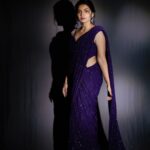 Hruta Durgule Instagram - It was a mauvy affair last night!💜✨ My heartfelt gratitude to @sakalmedia for honoring Ananya with the Best Actress Critics Award. Truly humbled.. ❤️ Congratulations to @officialjiostudios on their fantastic line-up... It was a pleasure to be a part of such an amazing event. Thank you @saneness_ for inviting us.. #hrutadurgule #sakalpremierawards #jio #mauvy #glam