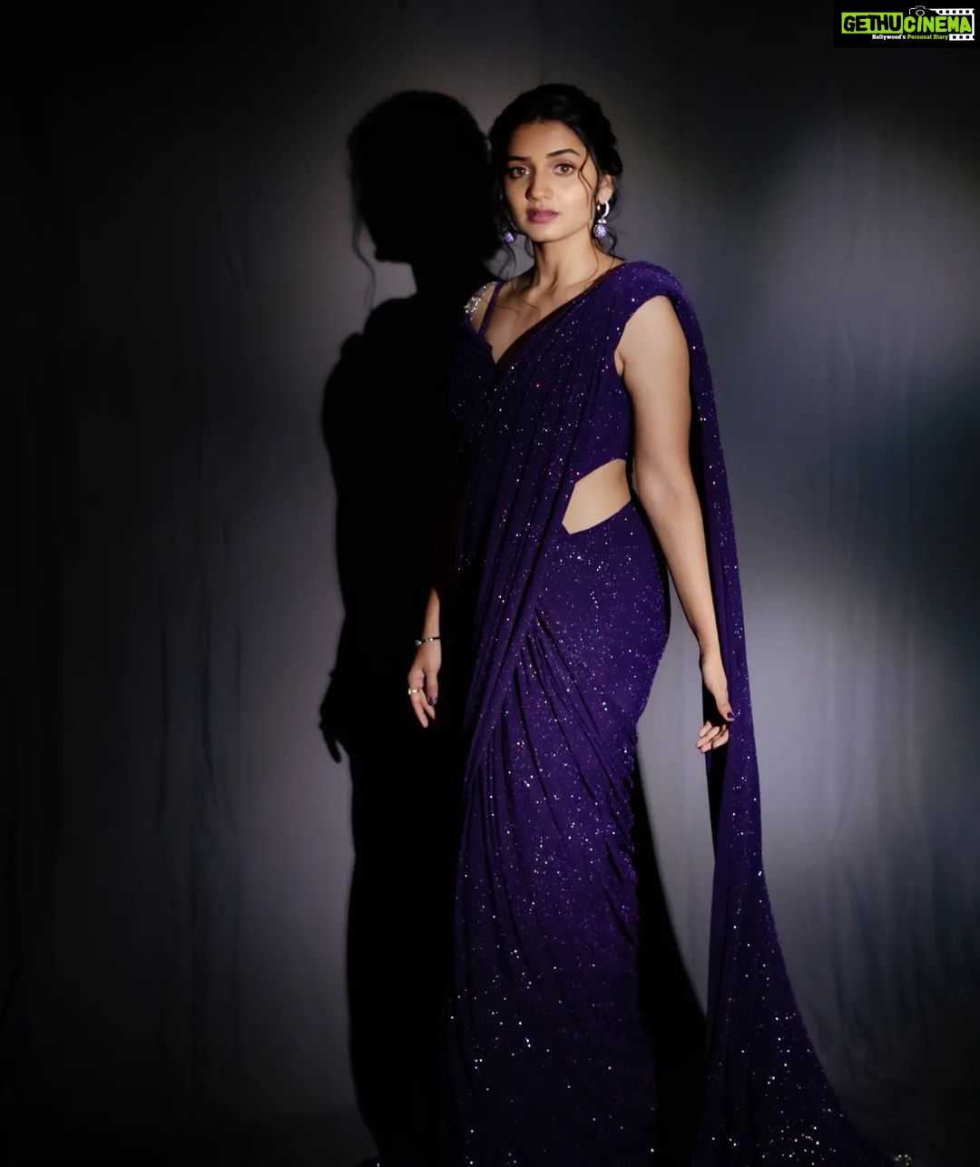 Hruta Durgule - 195.3K Likes - It was a mauvy affair last night!💜✨
My heartfelt gratitude to @sakalmedia for honoring Ananya with the Best Actress Critics Award. Truly humbled.. ❤️
Congratulations to @officialjiostudios on their fantastic line-up... It was a pleasure to be a part of such an amazing event. Thank you @saneness_ for inviting us..
#hrutadurgule #sakalpremierawards #jio #mauvy #glam