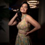 Hruta Durgule Instagram - ✨Made you look! ✨ . . Styled by @shalmalee_t Assisted by @sarapathare and @sneha_n15 Lehenga by @1717_designerwear Jewellery by @the_jewel_gallery Makeup @madhuradeokute Hair Heena Pictures by @ganesh_theshutterkey #HrutaDurgule #MATASanmaan #Redcarpet